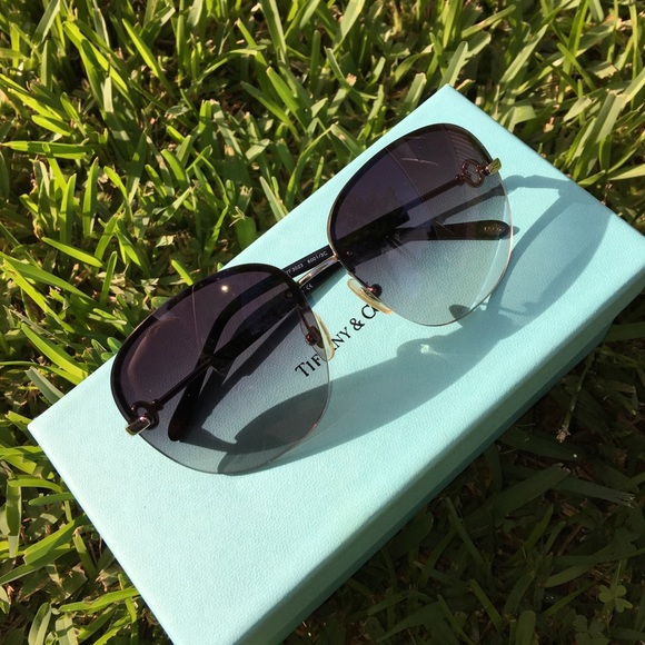 Tiffany & Co. Accessories - Sunglass